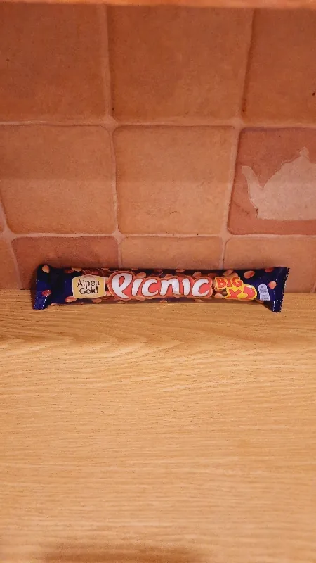 Шоколадный батончик Picnic Big с арахисом и изюмом, 76 г