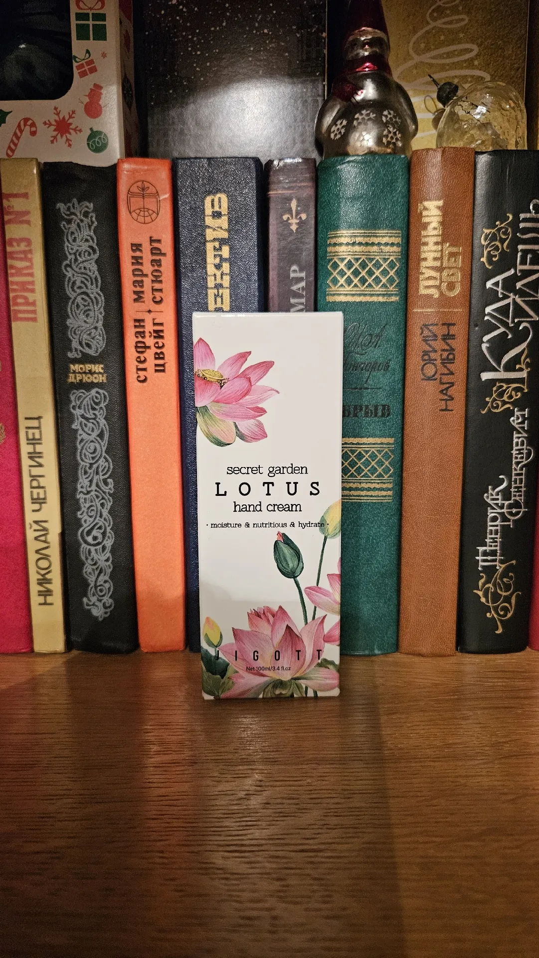 Крем для рук Jigott Secret Garden Lotus Hand Cream, 100 мл