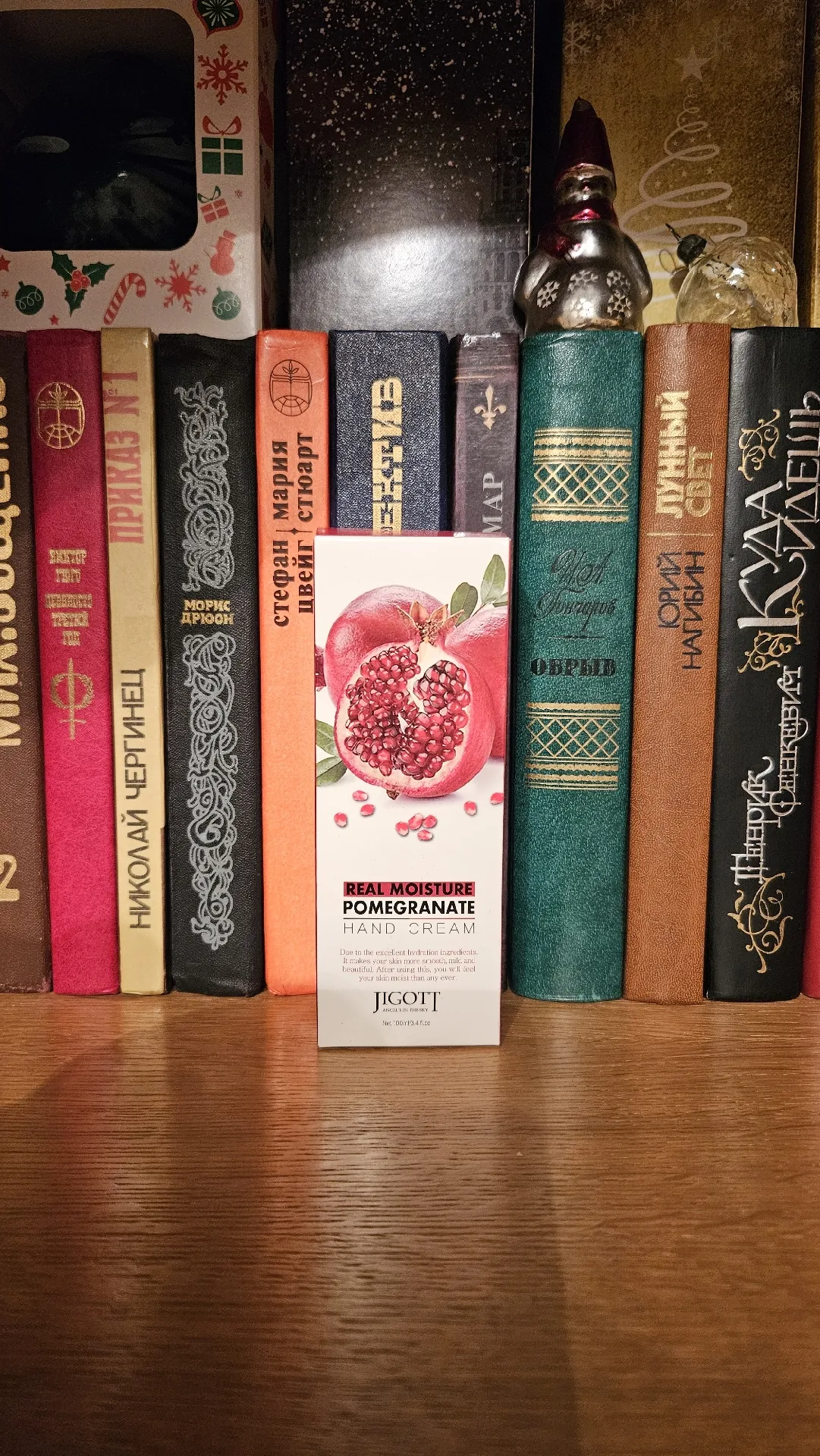 Крем для рук Jigott Real Moisture Pomegranate Hand Cream, 100 мл