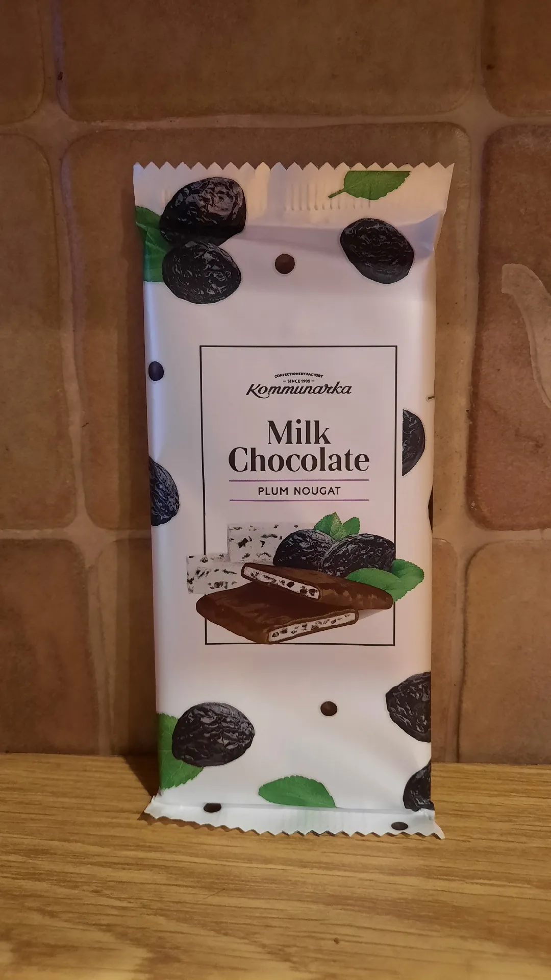 Шоколад молочный с начинкой нуга с черносливом «Milk Chocolate Plum Nougat», 80 г