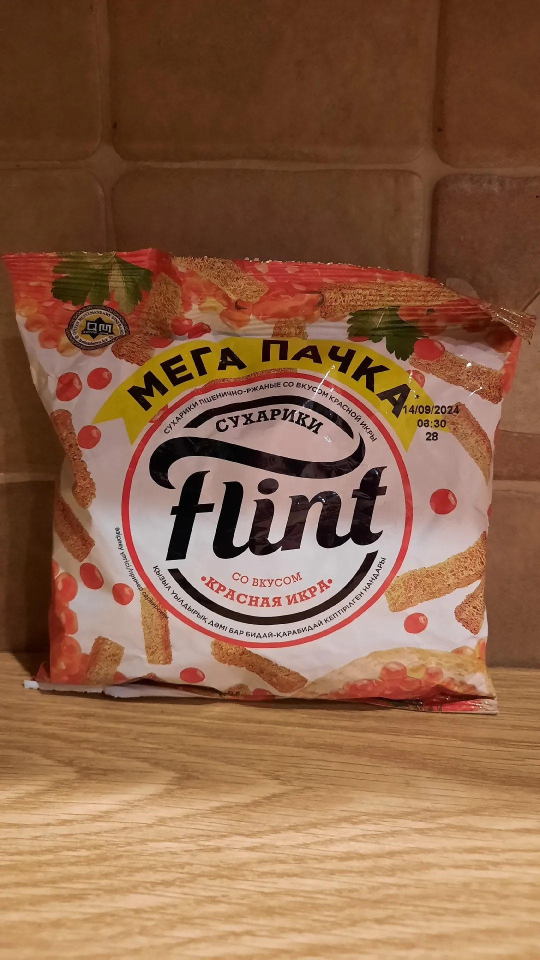 Сухарики Flint пшенично-ржаные со вкусом красной икры, 100 г