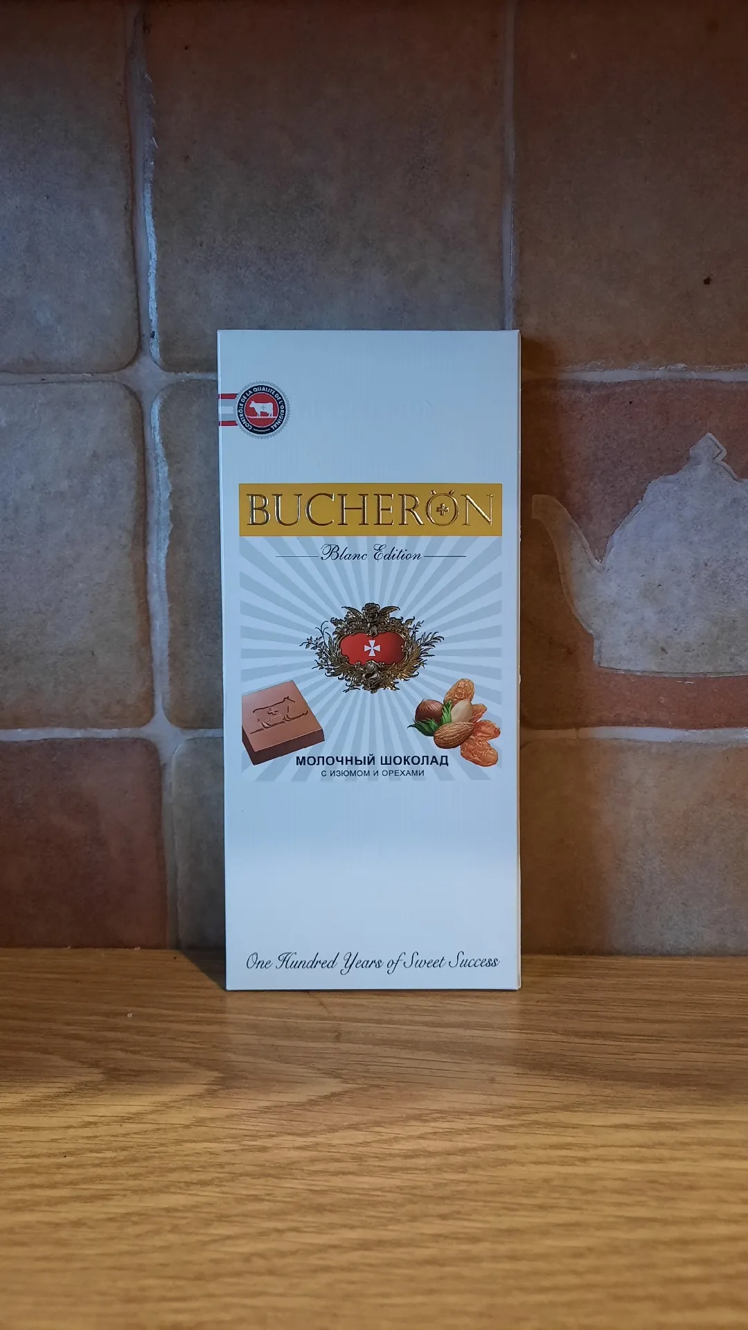 Шоколад молочный с изюмом и орехами Bucheron Blanc Edition, 85 г