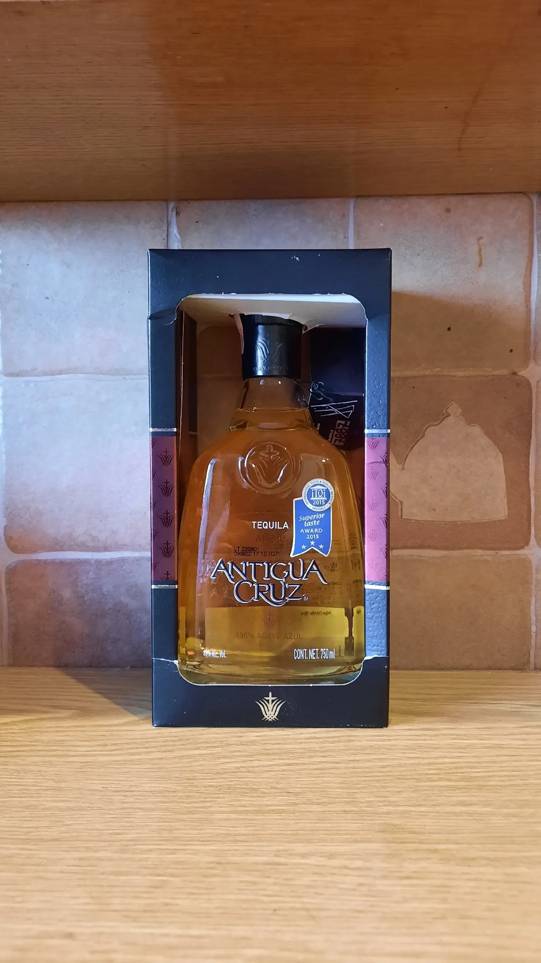 Текила Antigua Cruz Anejo в подарочной коробке, 40%, 750 мл