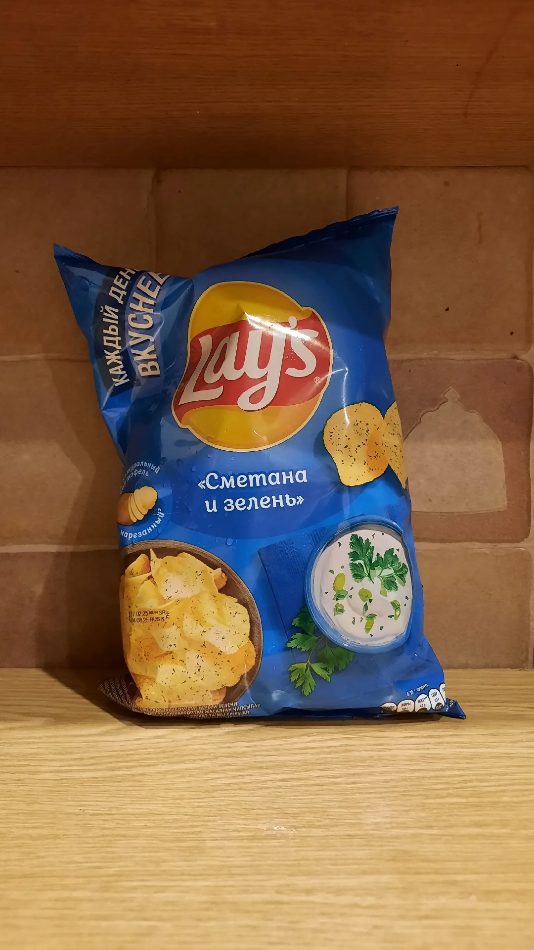 Чипсы картофельные Lay's со вкусом сметаны и зелени, 140 г