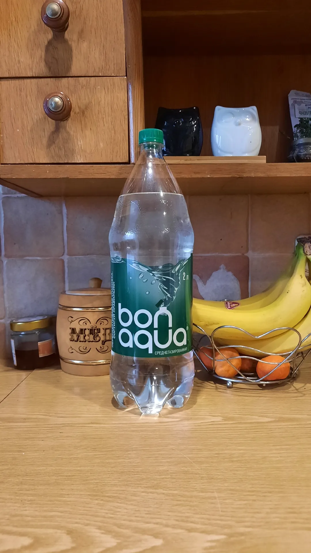 Вода питьевая среднегазированная Bonaqua, 2 л