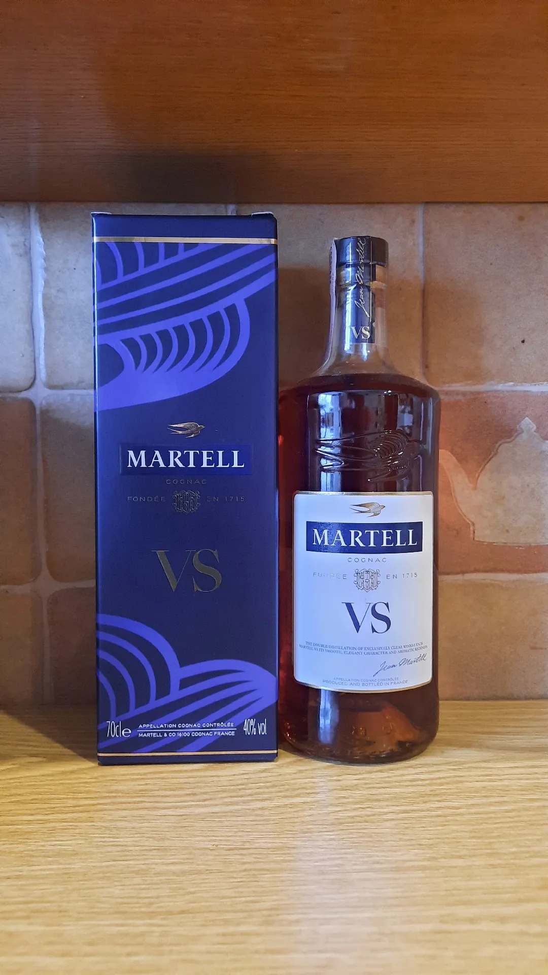 Коньяк Martell VS в подарочной коробке, 40%, 0,7 л