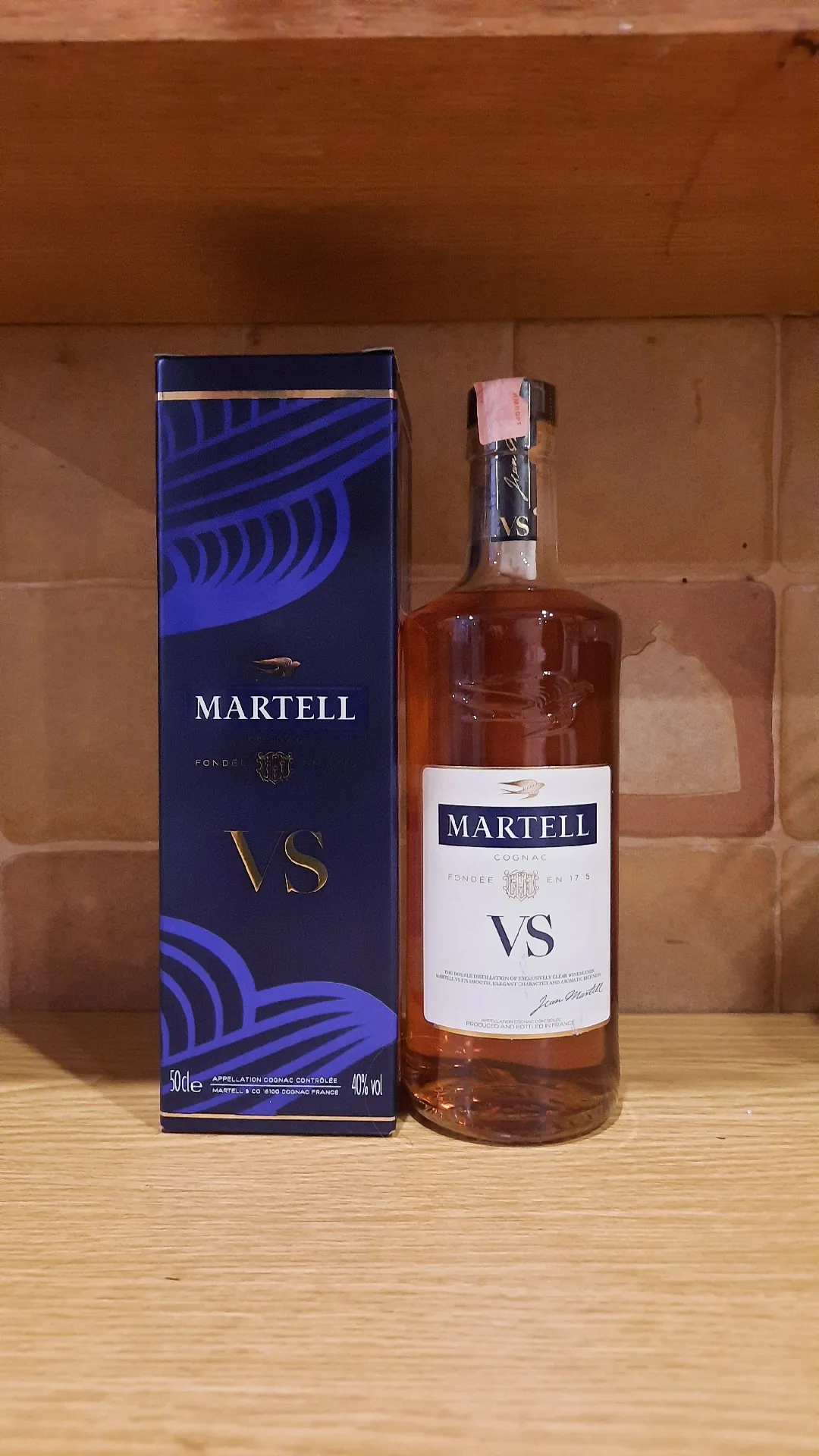 Коньяк Martell VS Single Distillery в подарочной коробке, 40%, 0,5 л