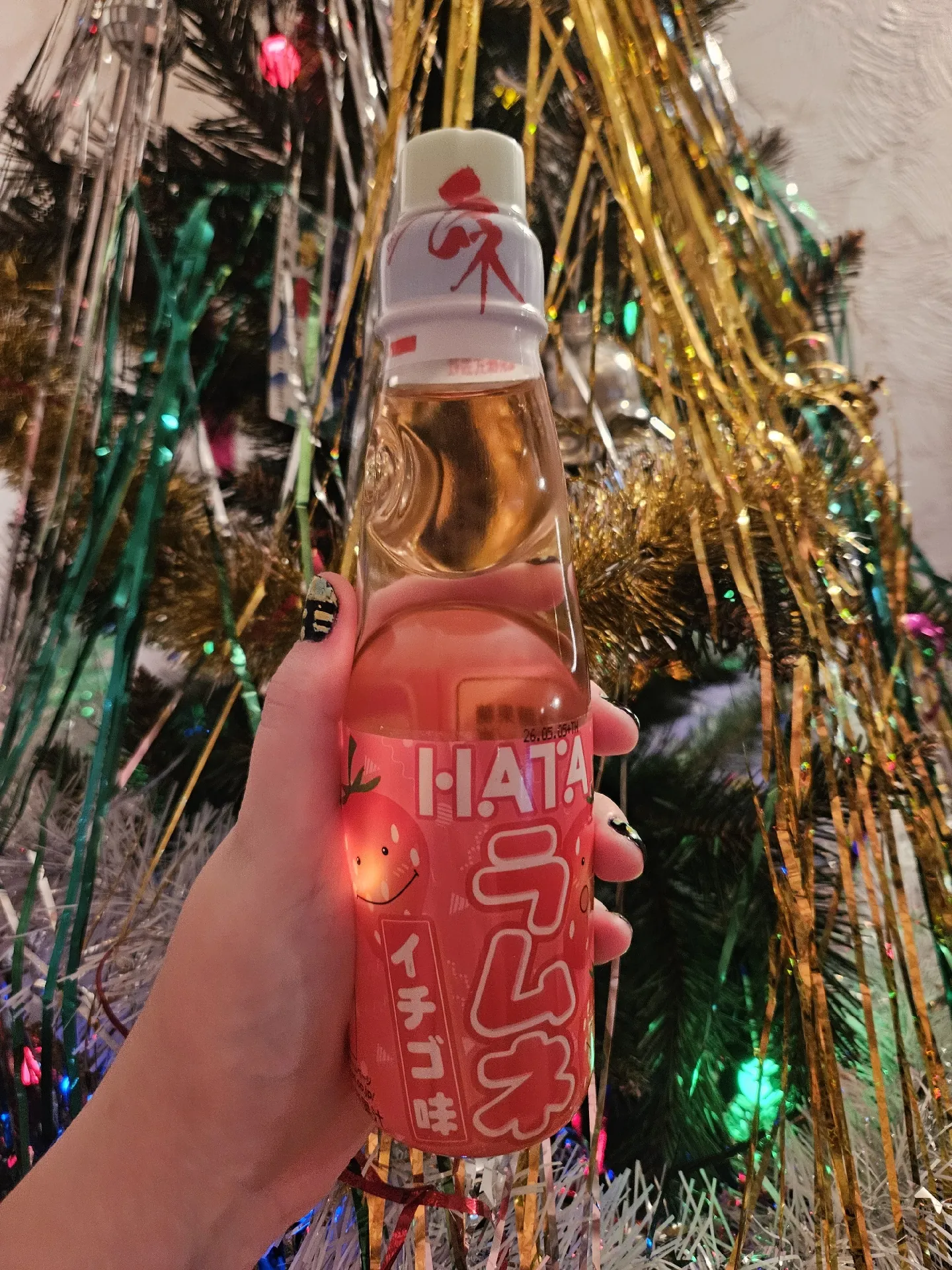 Газированный напиток Hata Ramune Strawberry (со вкусом клубники), 200 мл