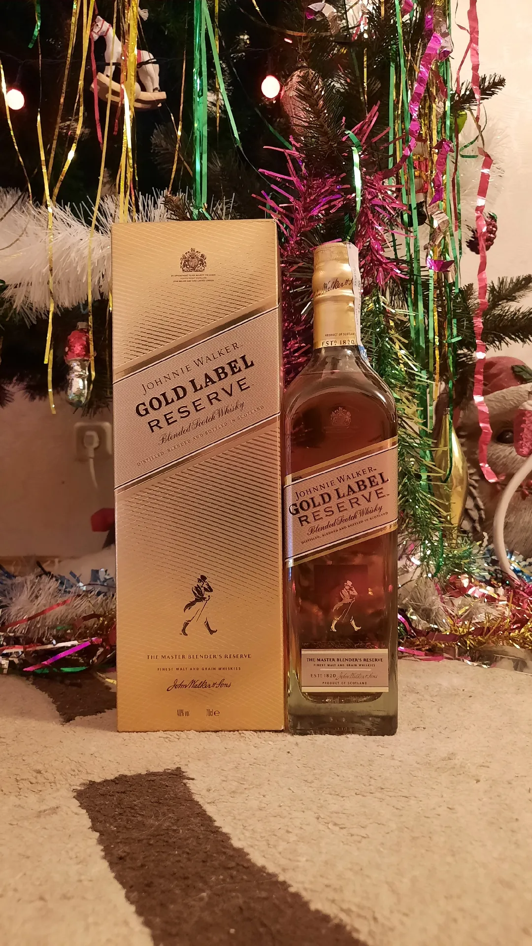 Виски Johnnie Walker Gold Label Reserve Blended Scotch Whisky в подарочной упаковке, 40%, 0,7 л