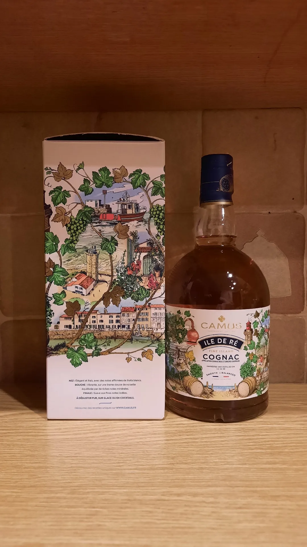 Коньяк Camus Île de Ré Fine Island (Камю Иль-де-Ре Файн Айленд) в подарочной упаковке, 40%, 0,7 л