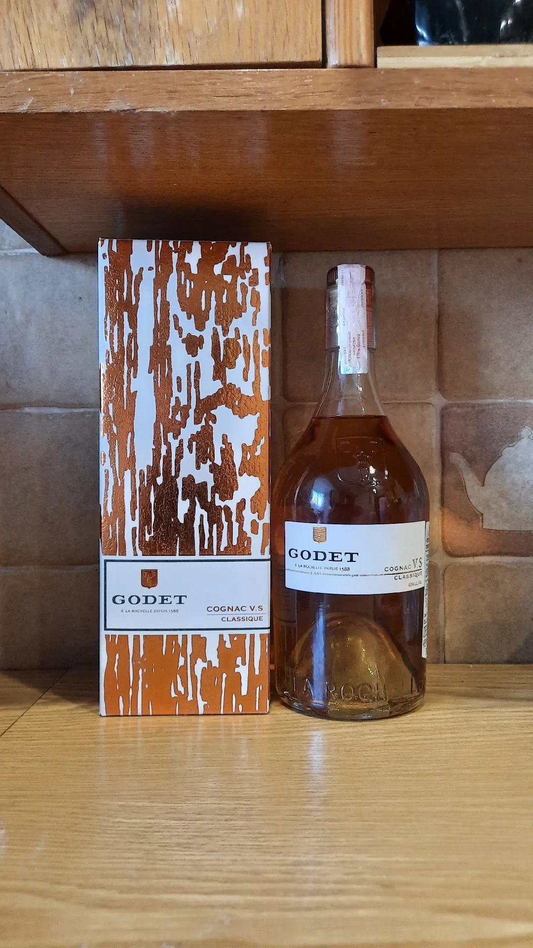 Коньяк Godet Cognac V.S Classique в подарочной коробке, 40%, 0,7 л