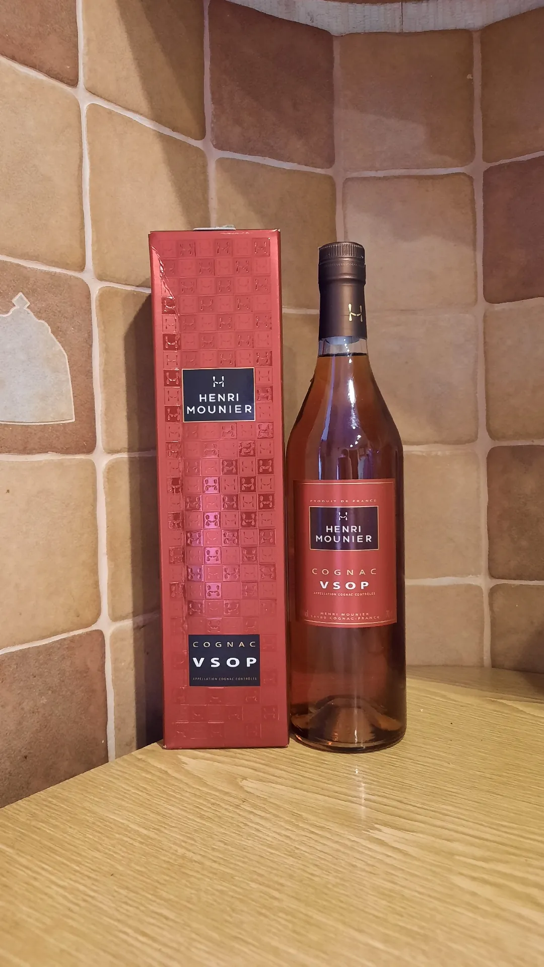 Коньяк Henri Mounier VSOP в подарочной коробке, 40%, 0,7 л