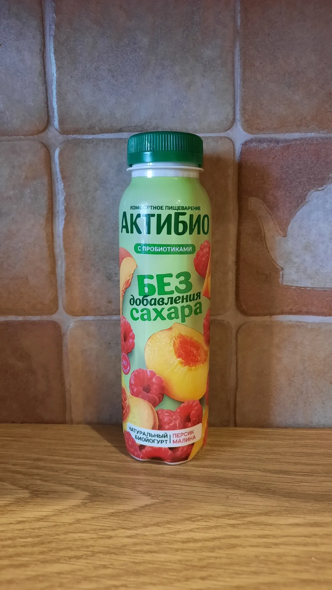 Биойогурт питьевой АктиБио без добавления сахара с персиком и малиной, 1,5%