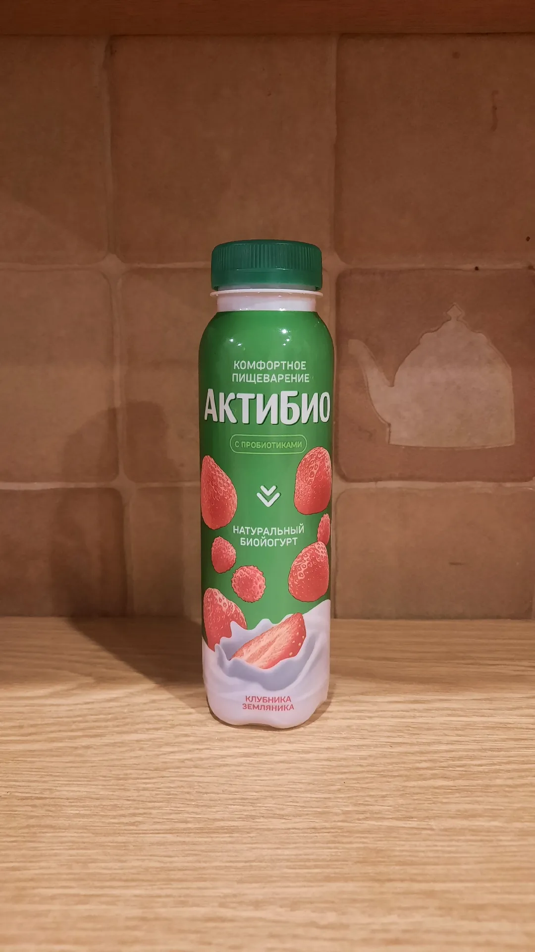 Питьевой биойогурт АктиБио «Клубника и земляника», 1,5%, 260 г