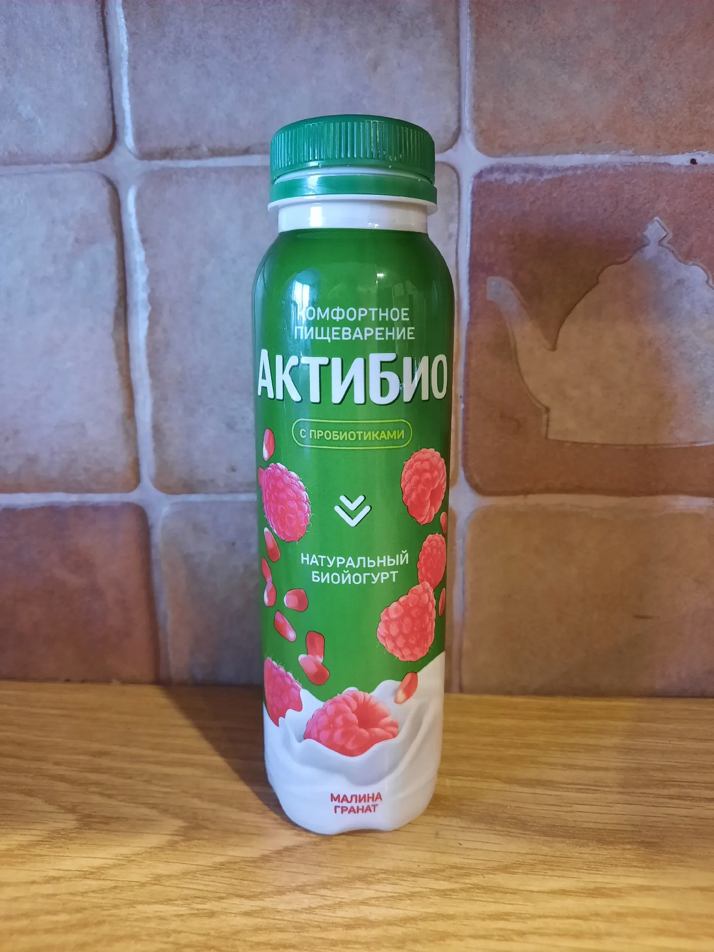Питьевой биойогурт АктиБио «Малина и гранат», 1,5%, 260 г