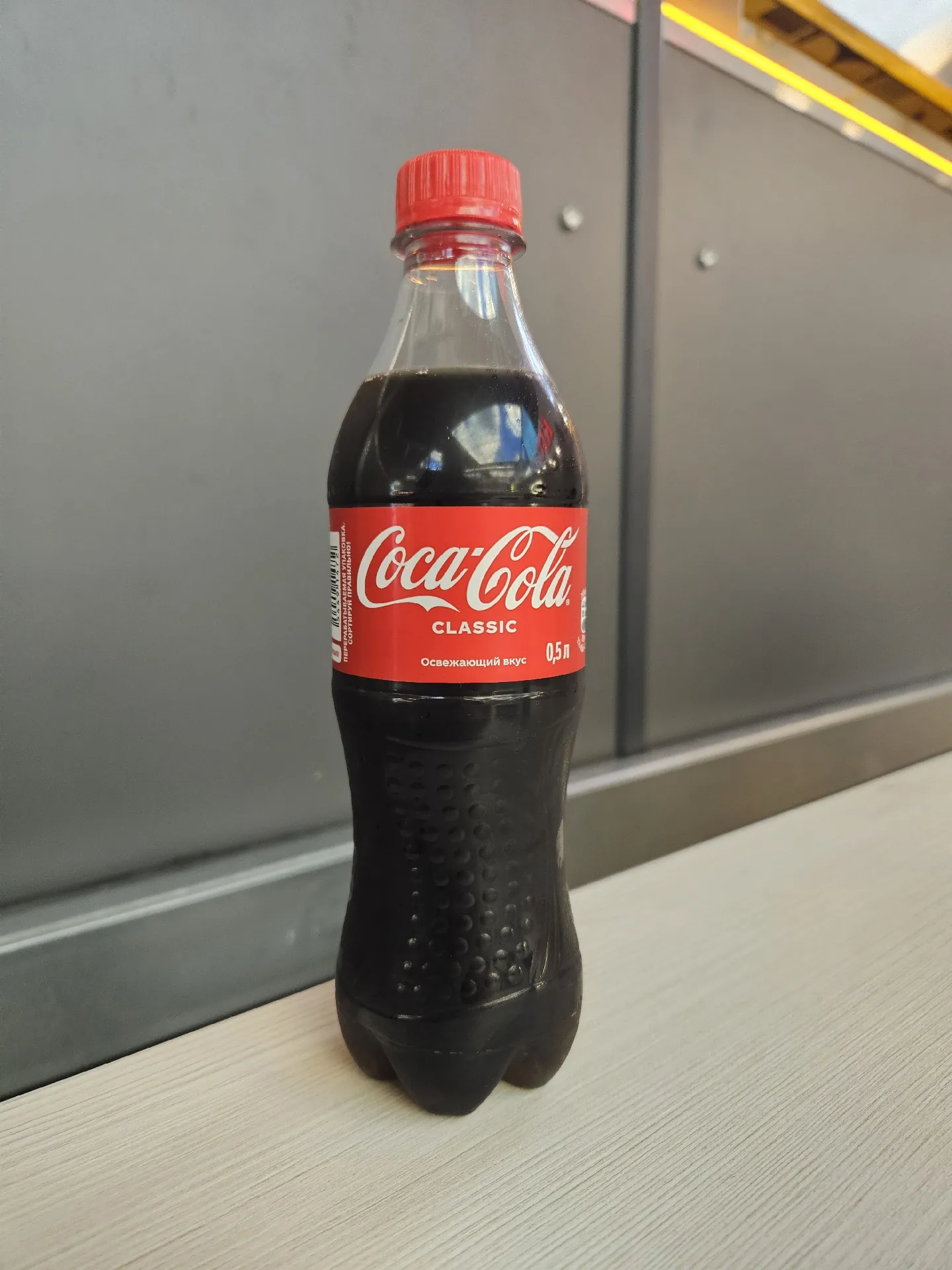 Напиток газированный Coca-Cola Classic (Кока-Кола Классик), 0,5 л